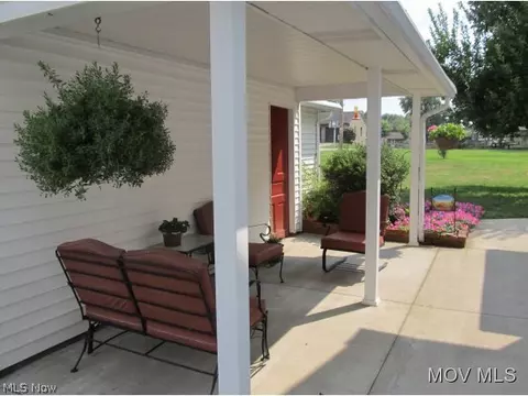 200 E 9th St, Williamstown, WV 26187 photo 2