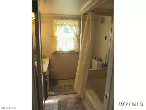 200 E 9th St, Williamstown, WV 26187 photo 13