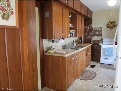 200 E 9th St, Williamstown, WV 26187 photo 8