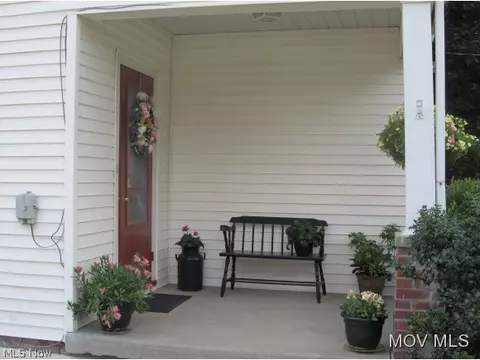 200 E 9th St, Williamstown, WV 26187 photo 4