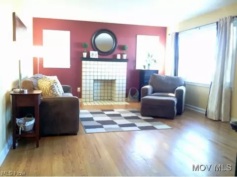 122 E 6th St, Williamstown, WV 26187 photo 3