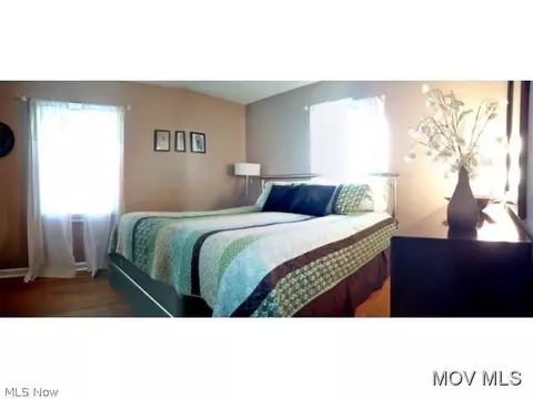 122 E 6th St, Williamstown, WV 26187 photo 9