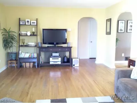 122 E 6th St, Williamstown, WV 26187 photo 4