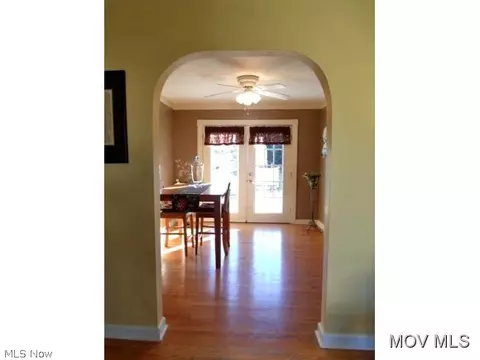 122 E 6th St, Williamstown, WV 26187 photo 8