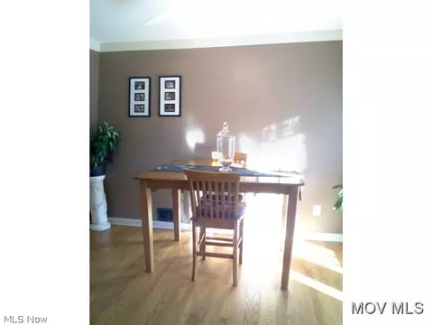 122 E 6th St, Williamstown, WV 26187 photo 7