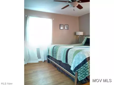 122 E 6th St, Williamstown, WV 26187 photo 11