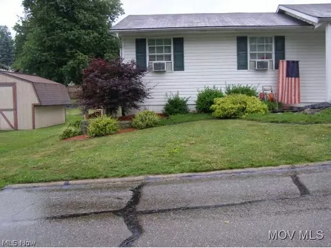 201 E Tenth St, Williamstown, WV 26187 photo 2