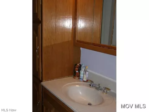 201 E Tenth St, Williamstown, WV 26187 photo 11