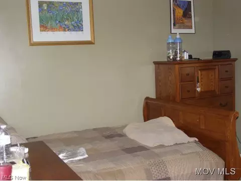 201 E Tenth St, Williamstown, WV 26187 photo 4