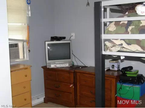201 E Tenth St, Williamstown, WV 26187 photo 8