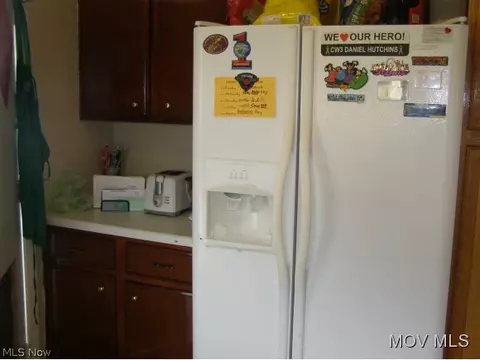 201 E Tenth St, Williamstown, WV 26187 photo 6