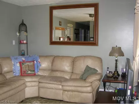 201 E Tenth St, Williamstown, WV 26187 photo 3