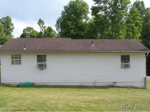201 E Tenth St, Williamstown, WV 26187 photo 9