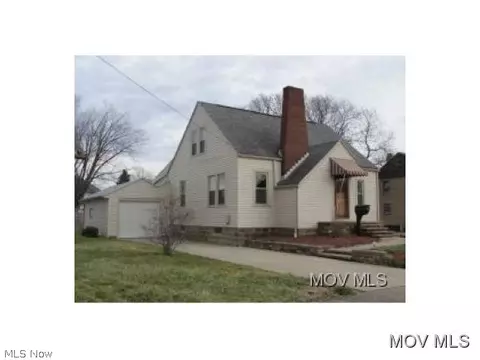 124 Maple St, Belpre, OH 45714 photo 1
