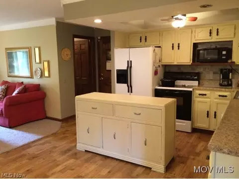 254 Mountain Dew Dr, Williamstown, WV 26187 photo 9