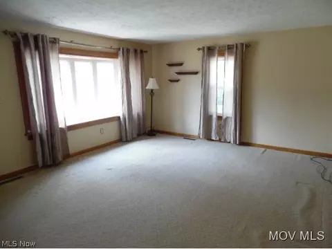 4002 Third Ave, Vienna, WV 26105 photo 4