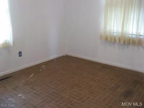 809 25th St, Vienna, WV 26105 photo 4