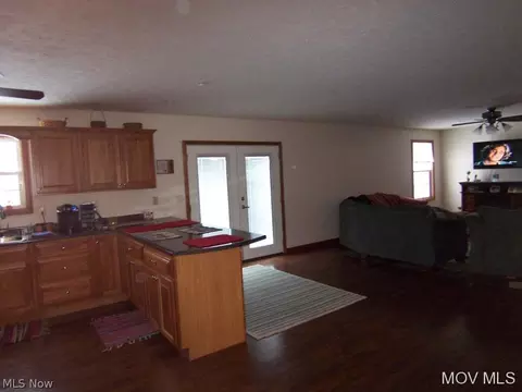 187 Summit Dr, Williamstown, WV 26187 photo 4