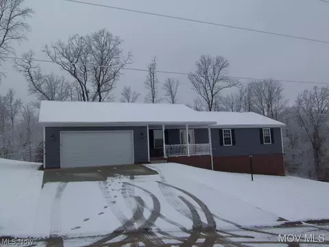 187 Summit Dr, Williamstown, WV 26187 photo 2