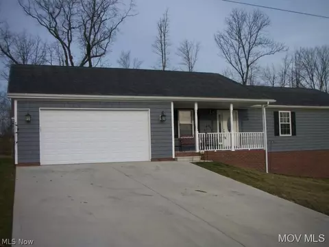 187 Summit Dr, Williamstown, WV 26187 photo 3