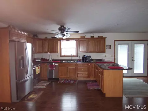 187 Summit Dr, Williamstown, WV 26187 photo 5