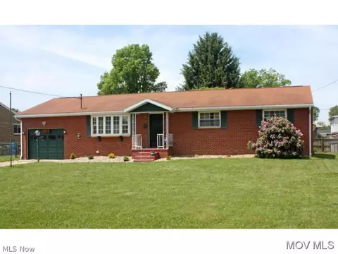 809 Campbell Dr, Belpre, OH 45714 photo 1