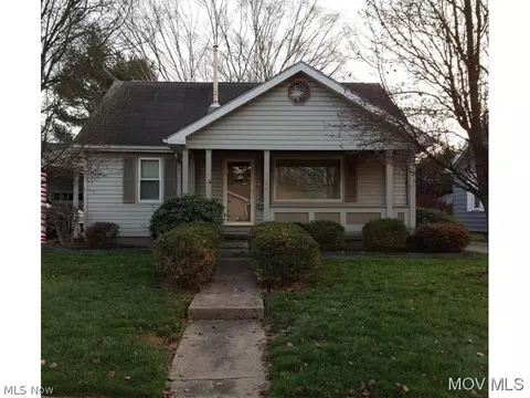 124 E 6th St, Williamstown, WV 26187 photo 1