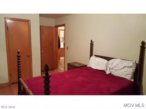 124 E 6th St, Williamstown, WV 26187 photo 4