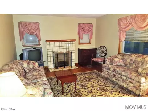 124 E 6th St, Williamstown, WV 26187 photo 6