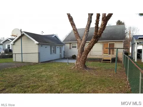 124 E 6th St, Williamstown, WV 26187 photo 9