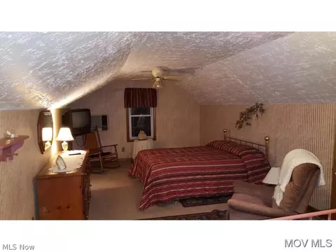 124 E 6th St, Williamstown, WV 26187 photo 8