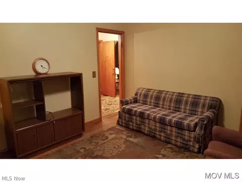 124 E 6th St, Williamstown, WV 26187 photo 5