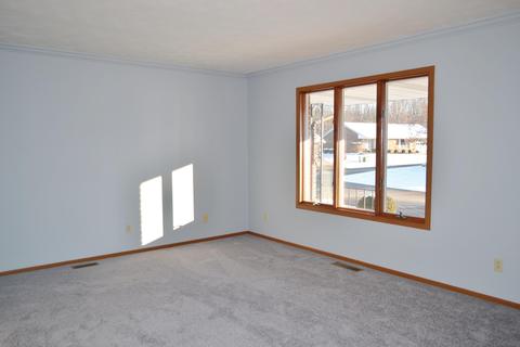 1146 Bradford Dr, Springfield, OH 45503 photo 3