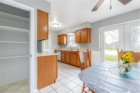 215 E North St, Anna, OH 45302 photo 8