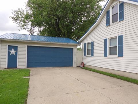1015 N Walnut St, Celina, OH 45822 photo 4
