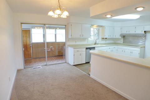 5805 Troy Rd, Springfield, OH 45502 photo 8