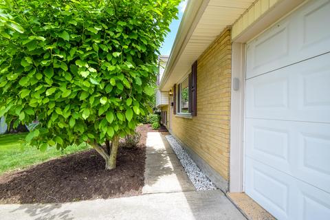 3087 Burr Oak Ct, Dayton, OH 45420 photo 2