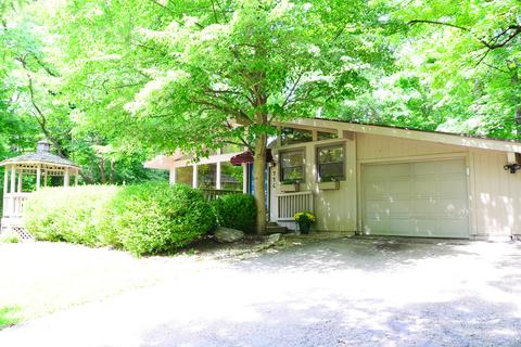 946 White Oak Dr, Springfield, OH 45504 photo 1