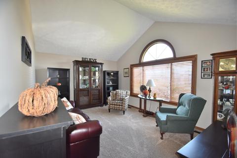 1859 Fox Ridge Dr, Springfield, OH 45503 photo 4