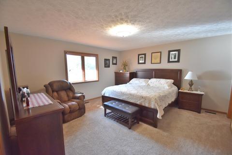 1859 Fox Ridge Dr, Springfield, OH 45503 photo 11