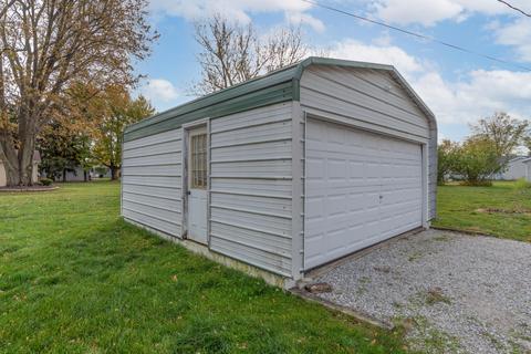 207 E Walnut St, Anna, OH 45302 photo 5