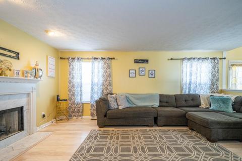 1487 Farrington Dr, Dayton, OH 45420 photo 3