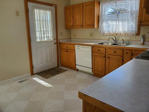 2065 Duquesne Dr, Springfield, OH 45506 photo 2