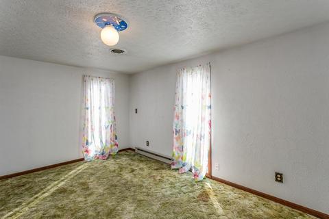 938 E Walnut St, Covington, OH 45318 photo 9