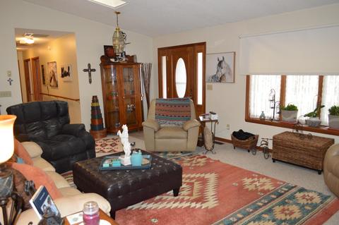 161 E Possum Rd, Springfield, OH 45502 photo 2