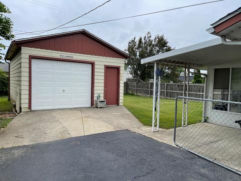 807 Allen Dr, Springfield, OH 45505 photo 2