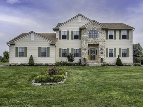 3100 Windy Ridge Dr, Springfield, OH 45502 photo 1
