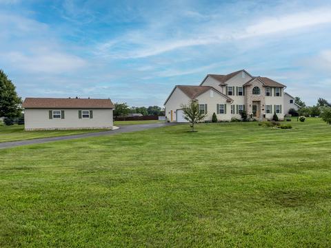 3100 Windy Ridge Dr, Springfield, OH 45502 photo 2