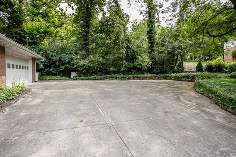 601 Westchester Park Dr, Springfield, OH 45504 photo 4