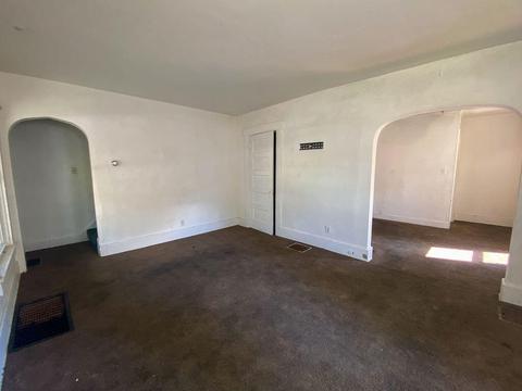 910 Pine St, Springfield, OH 45505 photo 2